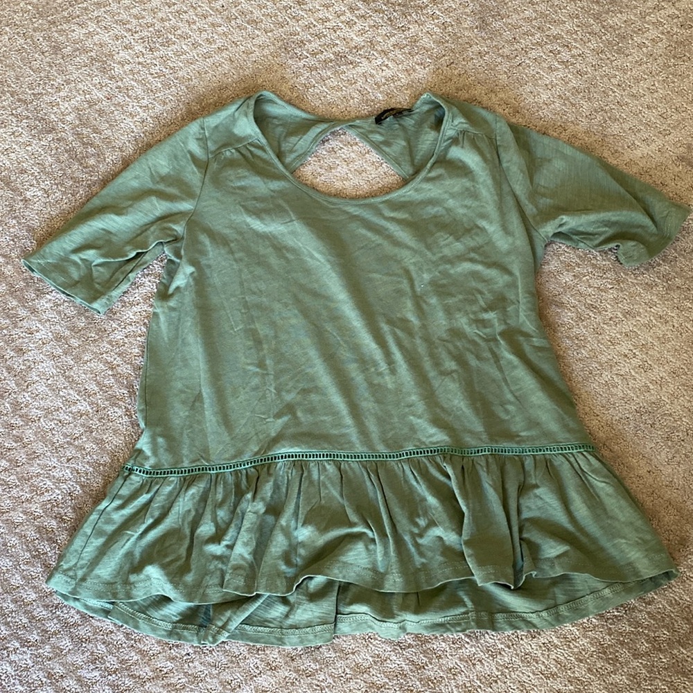 Short sleeve swing top key hole back in sage green